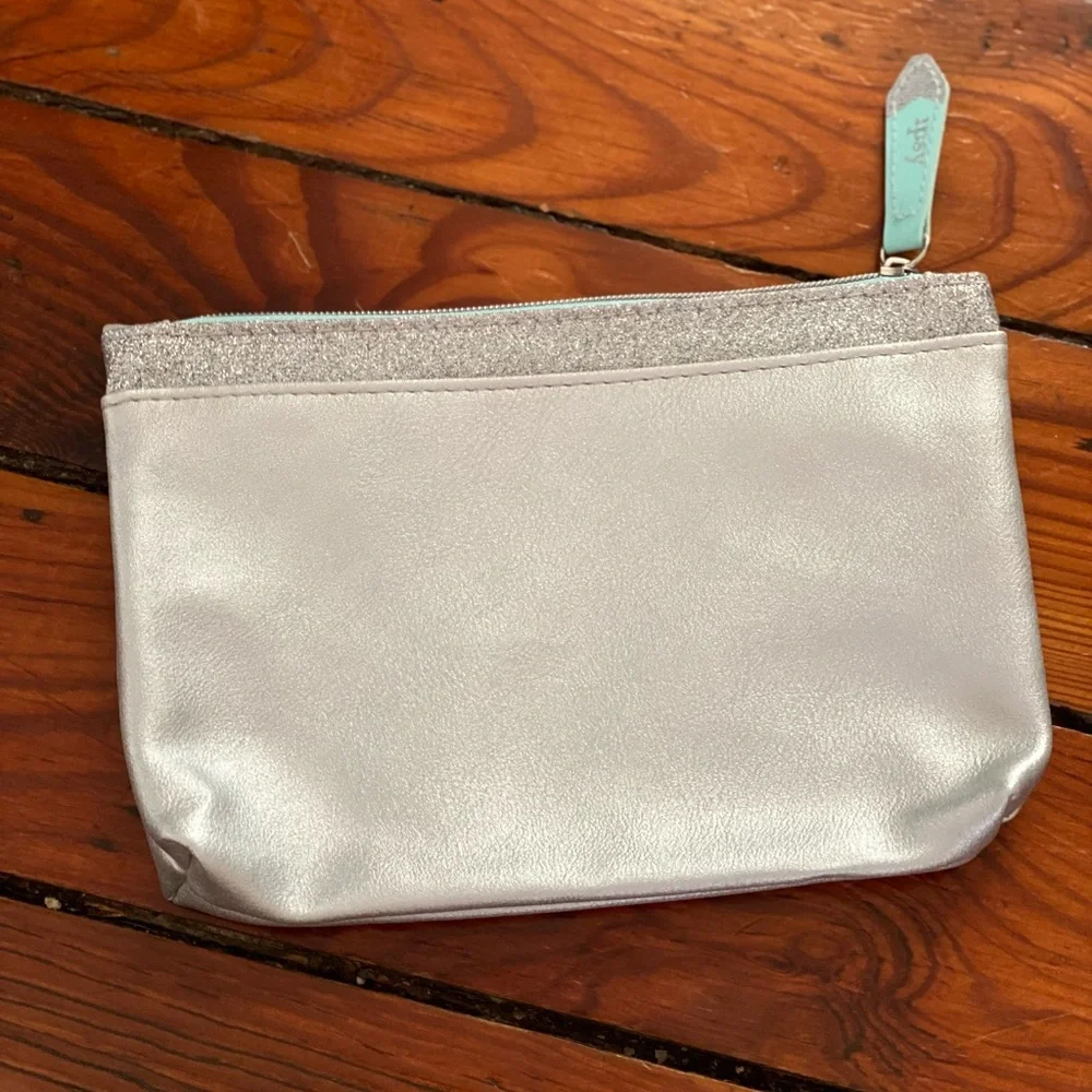🧩 4/$20 Cosmetic Bag